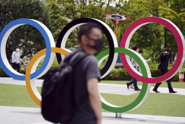 도쿄에 설치된 올림픽 오륜기 조형물 모습. /사진=AP연합뉴스