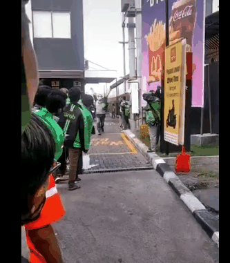 [영상]인도네시아 들끓게 한 'BTS 세트'…몰려든 인파에 매장 13곳 폐쇄 조치