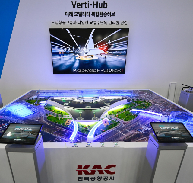 서울 스마트 모빌리티 엑스포에 설치된 한국공항공사의 UAM 가상현실(VR) 체험 주재관