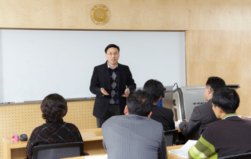 [사진내용 : 아주대학교 경영대학원 성민제 원장]