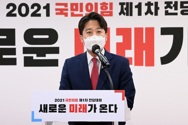 韓 30대 첫 당수 등장에 외신도 '서프라이즈'…'놀라운 승리'