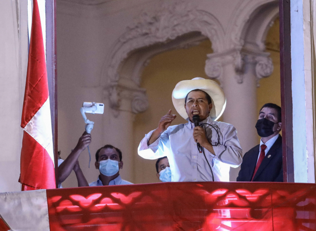 [사진] 페루 대선 승기 굳히는 좌파 카스티요…후지모리는 “선거 사기”