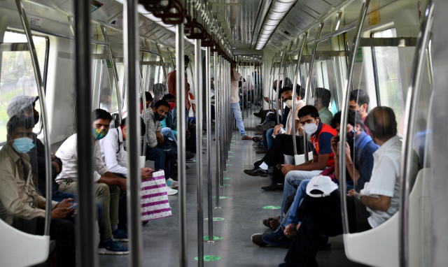 봉쇄령이 완화된 인도 뉴델리 지하철 모습. /신화연합뉴스