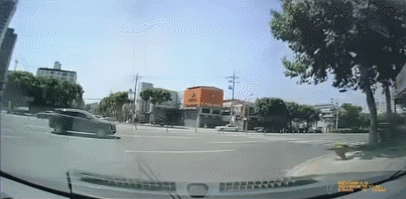 전기차 급발진으로 추정되는 블랙박스 영상. /유튜브 캡처