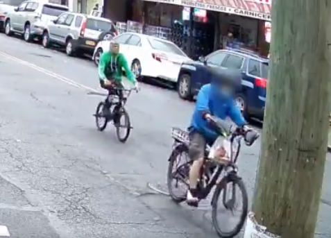 [영상]자전거 타고 흉기로 푹…美 브루클린서 50대 아시아계 배달원도 당했다
