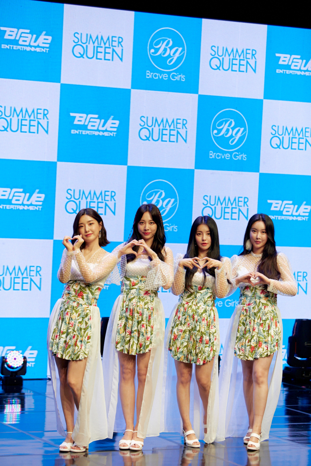그룹 브레이브걸스(민영, 유정, 은지, 유나)가 17일 다섯 번째 미니앨범 ‘Summer Queen’ 발매 기념 쇼케이스에 참석했다. / 사진=브레이브엔터테인먼트 제공