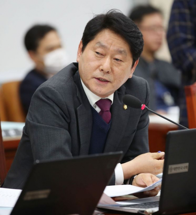 ‘정치자금법 위반’ 심기준 전 의원 집행유예 확정