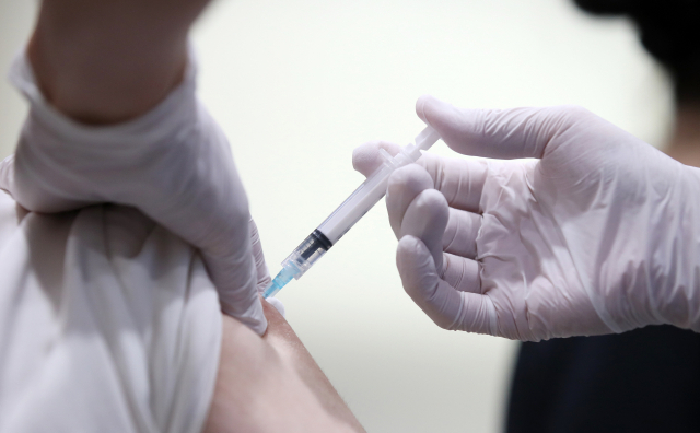쏟아지는 '백신 보험'…이달 말 배타적사용권 만료 후 앞다퉈 출시 전망