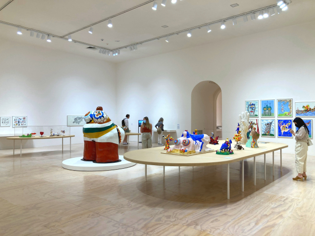 뉴욕현대미술관(MoMA)의 분관 격인 모마P.S.1에서 한창인 니키드 생팔의 회고전 전경.