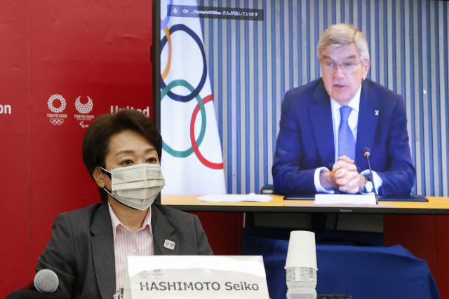 온라인 회의하는 도쿄올림픽 조직위원장·IOC위원장./AP연합뉴스