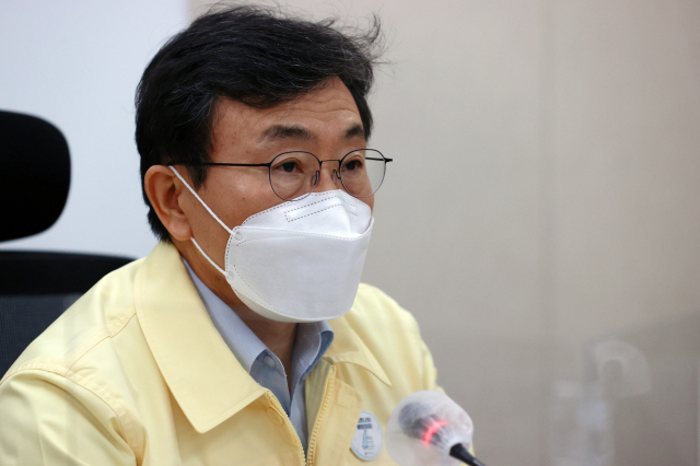 권덕철 장관 '변이 바이러스는 중대한 위협 요인…확산 차단에 총력'