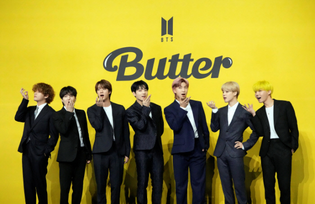 하이브 소속 그룹 방탄소년단(BTS)의 신곡 ‘버터’(Butter)가 빌보드 메인 싱글 차트 ‘핫100’에서 4주 연속 1위를 차지했다, / 사진제공=연합뉴스