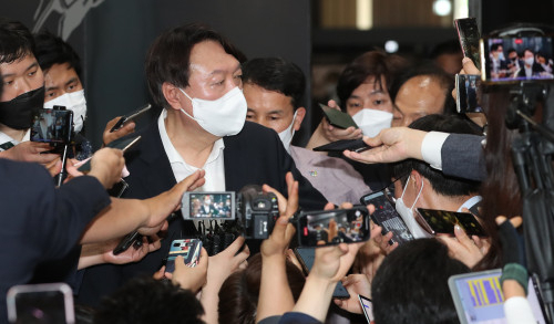 윤석열 불법사찰 의혹 제기에..민주당 '고발해라' 맞불