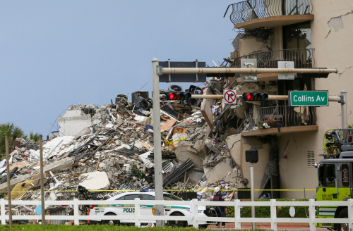 美, 플로리다 아파트 붕괴···최소 1명 숨지고 99명 행방불명