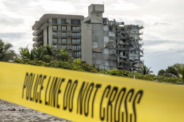美 교수 '무너진 플로리다 건물, 90년대부터 가라앉았다'