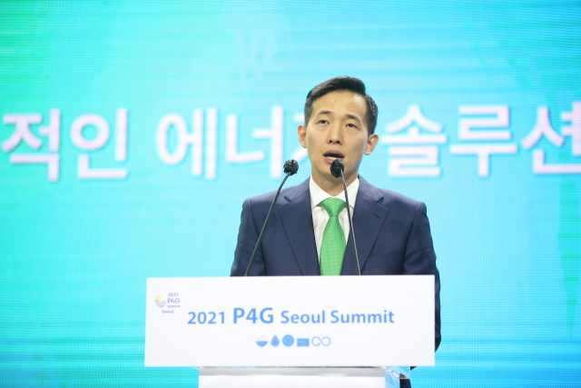 김동관 한화솔루션 사장이 지난달 열린 ‘2021 P4G 녹색미래 정상회의’에서 기조연설을 하고 있다. /사진 제공=한화