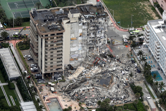 '12층 아파트 붕괴' 플로리다에…바이든 '연방정부 지원 명령'