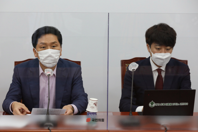 김기현(왼쪽) 국민의힘 원내대표가 28일 오전 국회에서 열린 최고위원회의에서 발언하고 있다./성형주 기자