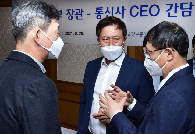 이통3사 CEO '코엑스·잠실야구장·지하철 등에 20배 빠른 5G 선뵐 것'