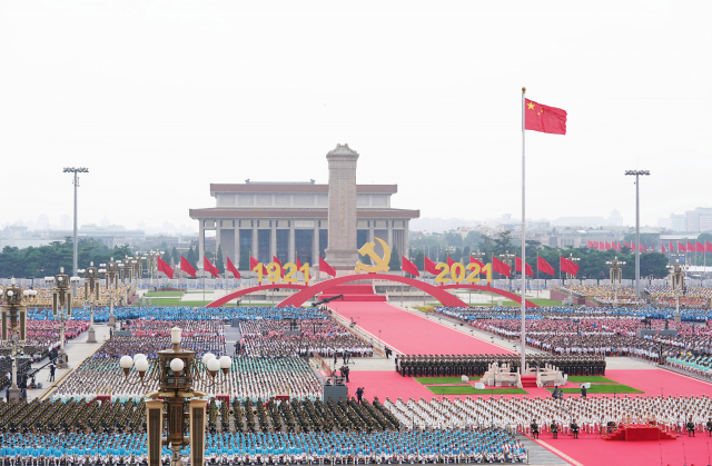 중국 공산당 창당 100주년 기념일인 1일 수도 베이징의 톈안먼 광장에서 경축 대회가 화려하게 펼쳐지고 있다./사진=연합뉴스