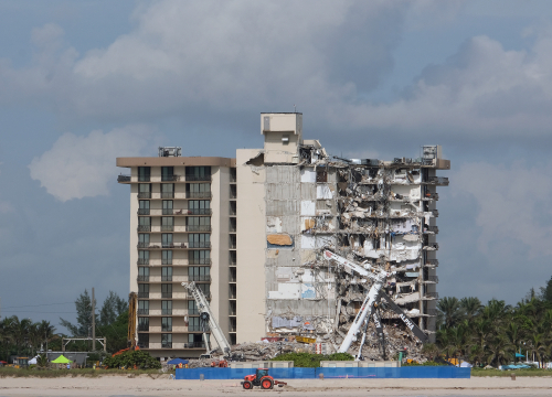 아파트 부분 붕괴 참사가 빚어진 미국 플로리다주 서프사이드에 위치한 챔플레인타워 모습. /UPI연합뉴스