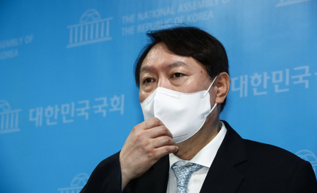 尹 ‘장모 악재’에 미래비전 ‘흐릿’…정치력 시험대 올랐다