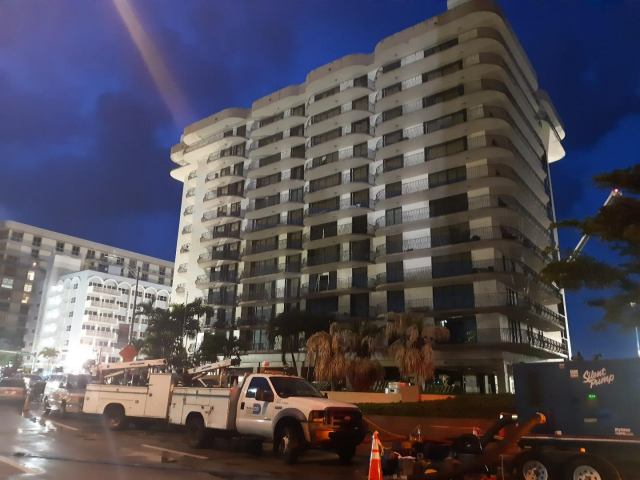 美 플로리다 아파트 잔존 부분 폭파 철거…구조작업 재개(종합)