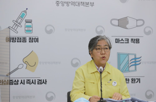 정은경 질병관리청장이 5일 오후 충북 청주시 질병관리청에서 예방접종 계획, 코로나19 현황 등에 관한 브리핑을 하고 있다. /연합뉴스