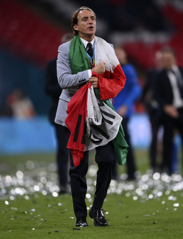 이탈리아, 4실점 묶고 13골 폭발…'화끈한 수비 축구'로 유럽 제패