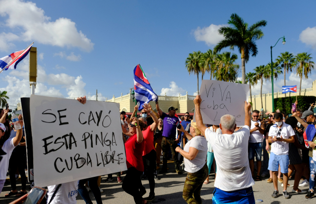 '굶어죽고 있다' 공산국가 쿠바서도 반정부 시위 열렸다