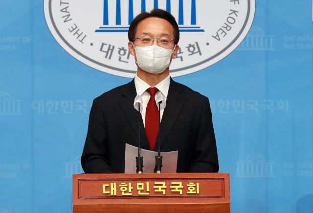 조해진 국민의힘 의원이 18일 오후 서울 여의도 국회 소통관에서 전당대회 관련 기자회견을 하고 있다. /권욱 기자