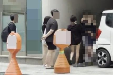 지난 13일 SNS을 통해 중학생 집단 괴롭힘 영상이 퍼져 논란이 되고 있다. /연합뉴스=독자 제공