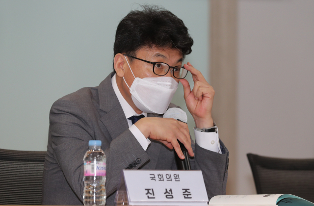 홍남기 ‘전국민 재난지원금 반대’에 진성준 “재정 독재냐”