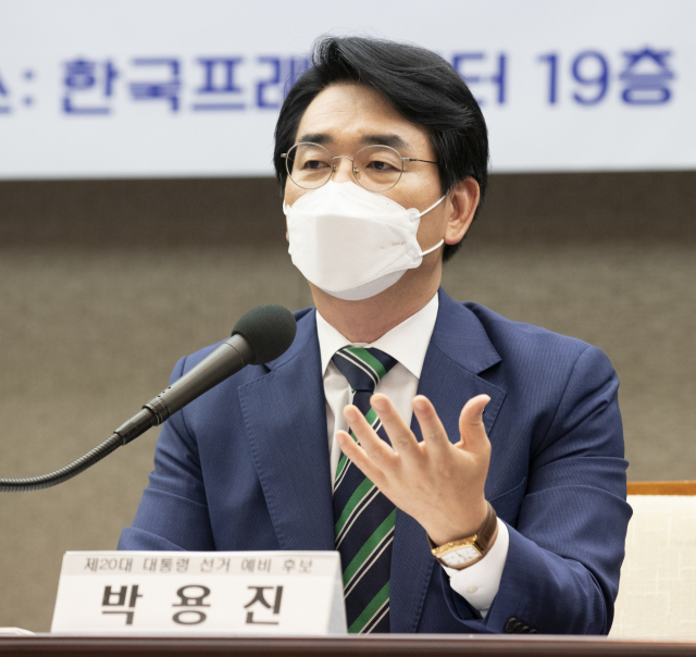 박용진 더불어민주당 의원이 전날 서울 중구 한국프레스센터 19층 기자회견장에서 열린 ‘왁자지껄 토론회’에서 발언하고 있다. /성형주 기자