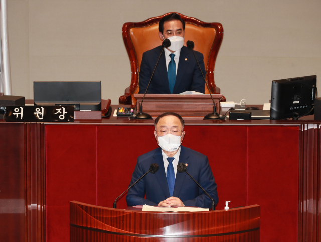 [속보]홍남기 '고액 자산 가진 직장인, 재난지원금 대상에서 제외'