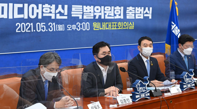 김종민(왼쪽 두 번째) 더불어민주당 의원 /권욱 기자