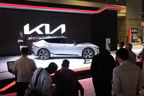 기아 EV6에 '어메이징'…'충전·화면·가격' 모델Y 앞섰다