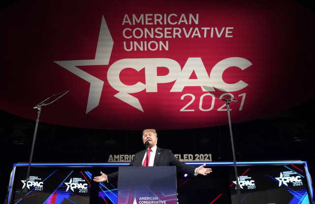 도널드 트럼프 전 미국 대통령이 11일(현지시간) 텍사스주 댈러스에서 열린 보수정치행동회의(CPAC)에 참석해 연설을 하고 있다. /AP연합뉴스