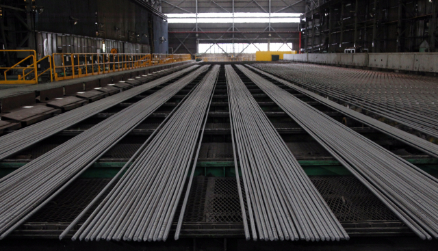 현대제철 인천 철근공장에서 철근이 생산되고 있다./사진 제공=현대제철