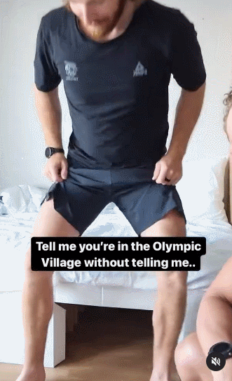 뉴질랜드 대표팀 선수가 도쿄올림픽 선수촌의 골판지 침대에 앉자마자 푹 꺼지는 영상을 인스타그램에 올렸다. /뉴질랜드 대표팀 인스타그램