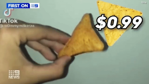 호주의 한 10대 소녀가 발견한 특이한 모양의 과자 한 쪽이 온라인 경매에서 약 1,700만원가량에 팔릴 것으로 예상돼 화제다./호주 나인뉴스