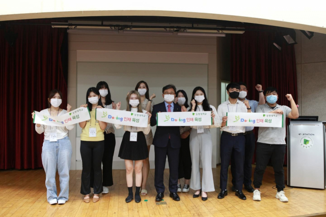 동명대학교 재학생 대외홍보대사와 e-홍보단이 발대식을 갖고 본격활동에 나섰다./사진제공=동명대