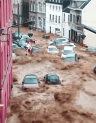 [영상]'홍수에 큰 자동차도 떠내려갔다'…서유럽 또 폭우