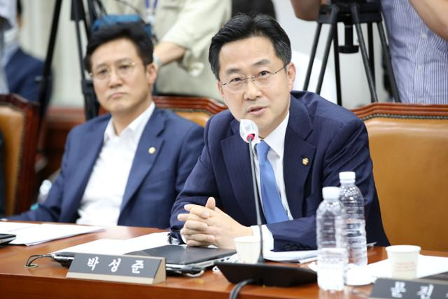 박성준(오른쪽) 더불어민주당 의원/ 서울경제DB