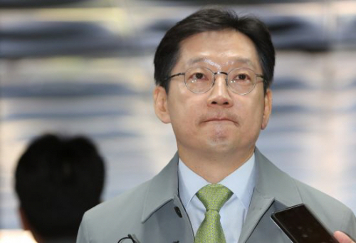 노무현 전 대통령 묘역 참배한 김경수, 오늘 오후 창원교도소에 재수감