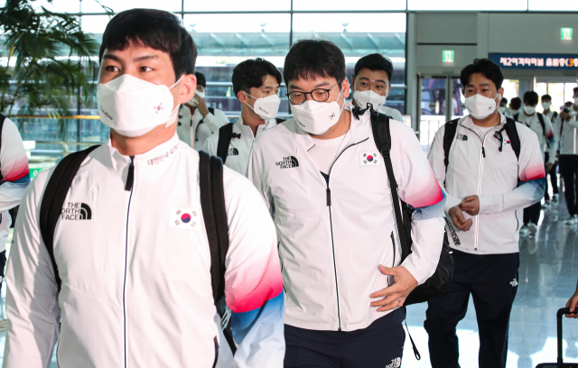 나리타 공항 통해 도쿄 입성한 한국 야구대표팀. /연합뉴스