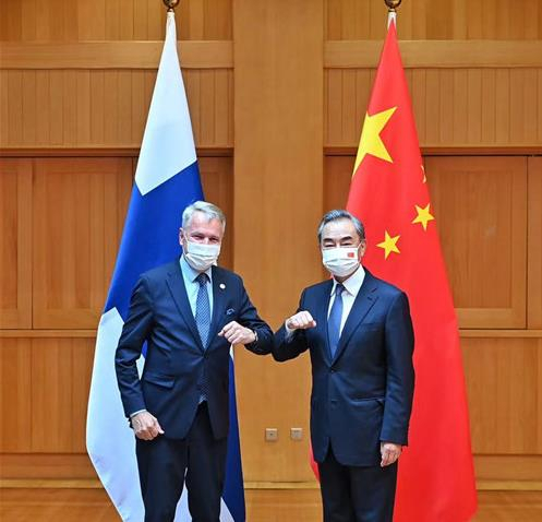 핀란드 외무장관 만난 왕이 중국 외교부장. /=중국 외교부 홈페이지 캡처