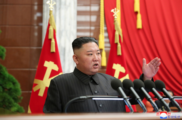 김정은 북한 노동당 총비서가 지난 6월 29일 제8기 제2차 정치국 확대회의에서 발언하고 있다. /연합뉴스