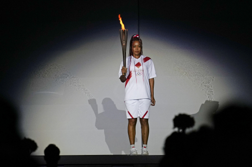 도쿄올림픽 개회식에서 성화 마지막 주자로 나선 여자 테니스 세계랭킹 2위 오사카 나오미. /AP연합뉴스