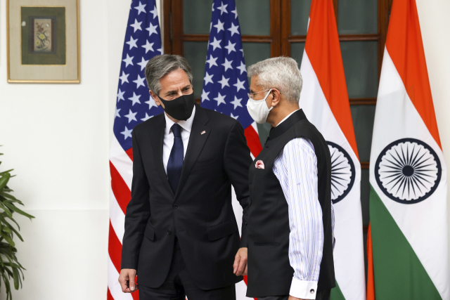 토니 블링컨(왼쪽) 미국 국무장관이 28일 인도 뉴델리에서 자이샨카르 인도 외교장관과 회담하고 있다. /AP연합뉴스